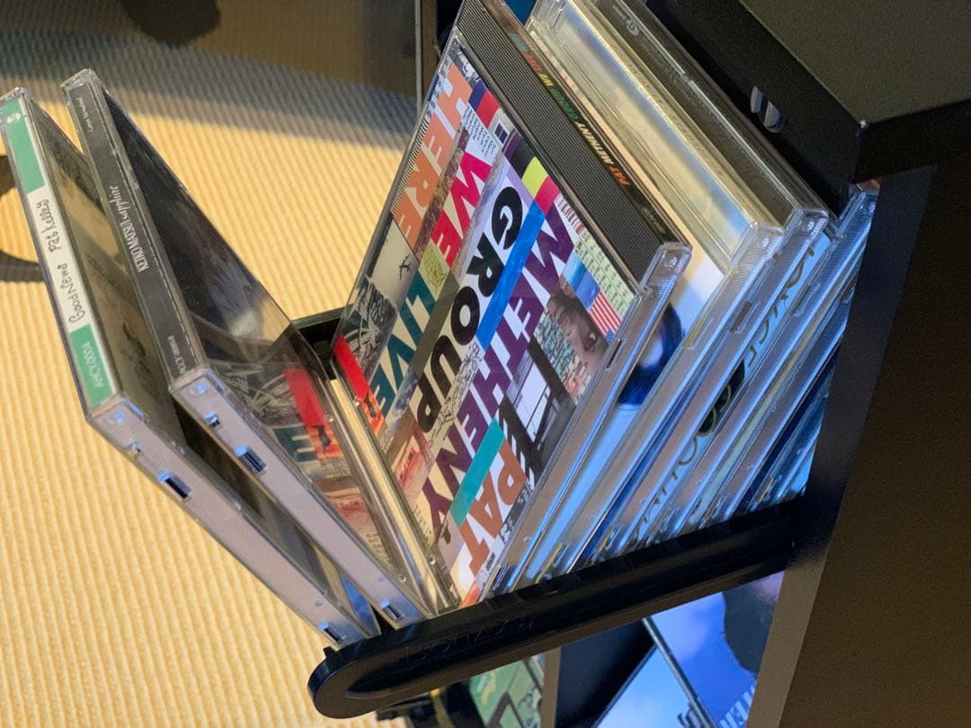 K　CDラック 黒 ガラス扉付き　160枚収納（3台あったうち最後の1台）