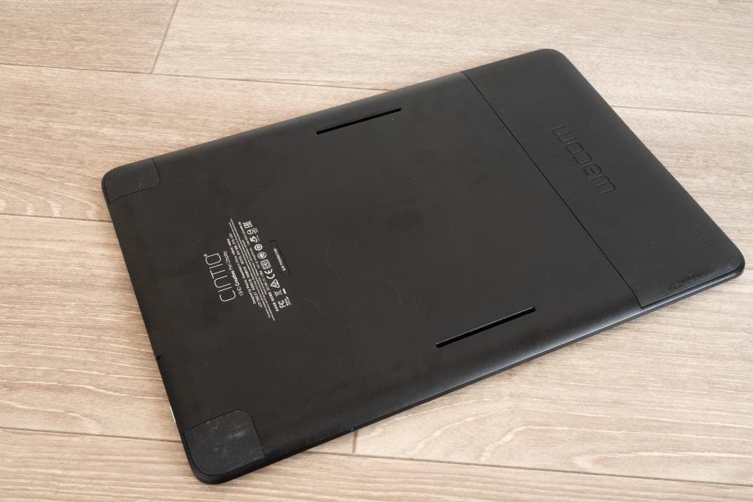 動作OK！Wacom 液晶ペンタブレットCintiq 13HD DTK-1301