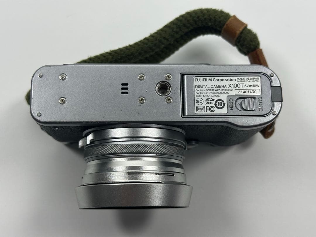 Fujifilm X100T シルバー ショット数9300回