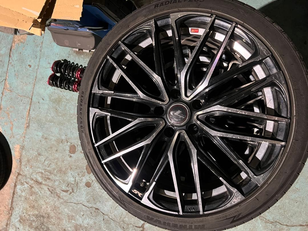 Wedsレオニス　LEONIS 19インチ8J +35