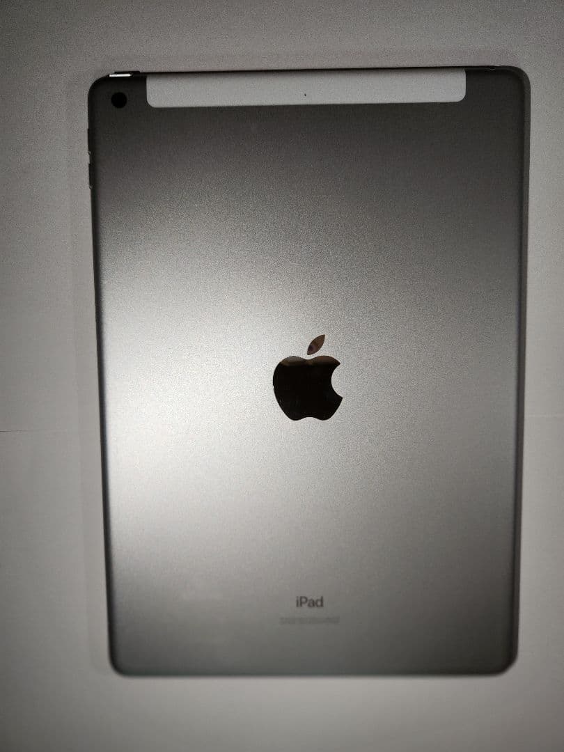 iPad (第7世代) 32GB Wi-Fi+Cellular シルバー