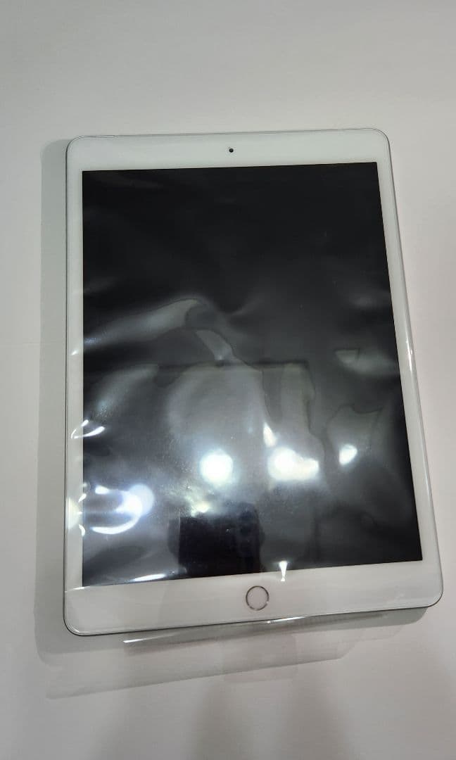 iPad (第7世代) 32GB Wi-Fi+Cellular シルバー