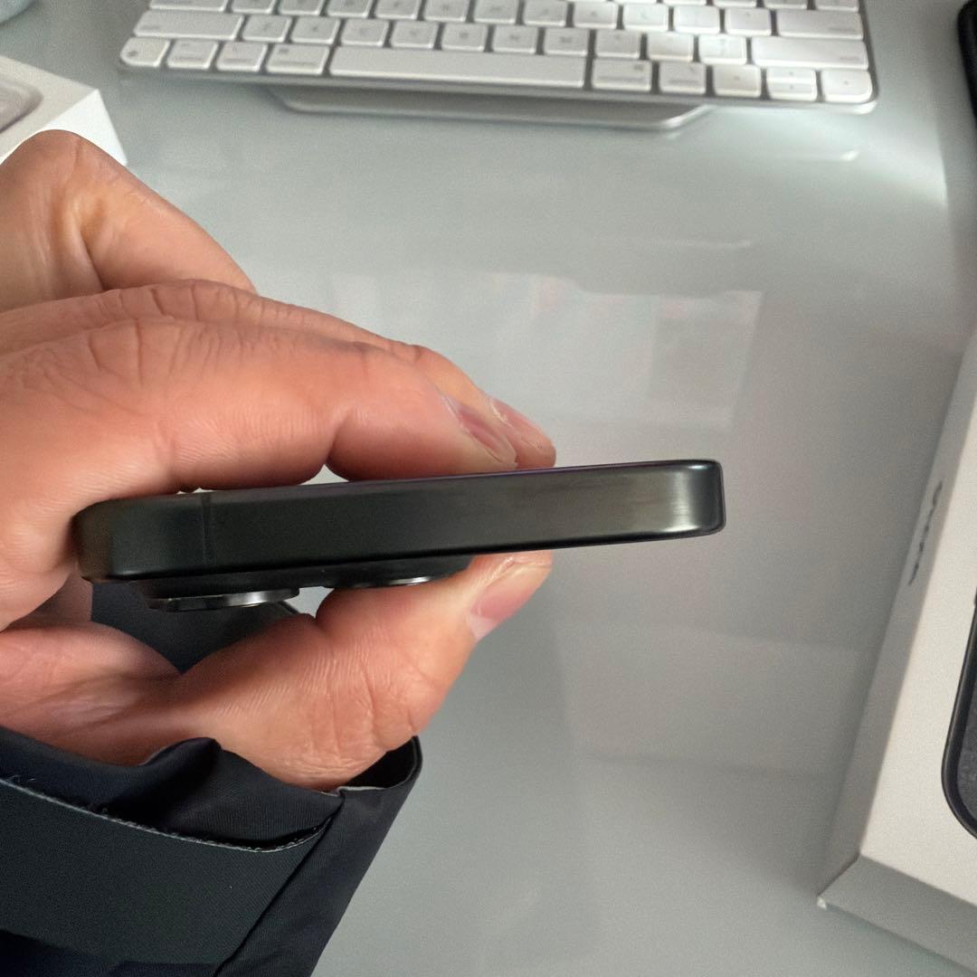 Apple iPhone 15 Pro ブラックチタニウム / 256GB