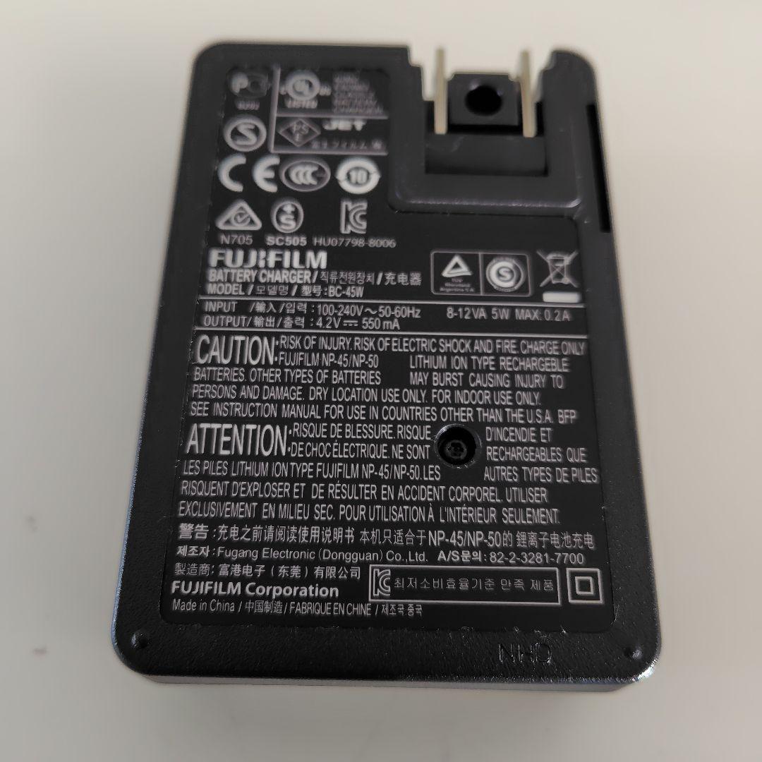 デジカメ　デジタルカメラ　FINEPIX F70EXR FUJIFILM