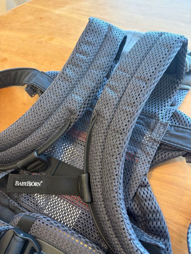 美品！ベビービョルン 抱っこ紐 ベビーキャリア ハーモニー メッシュ