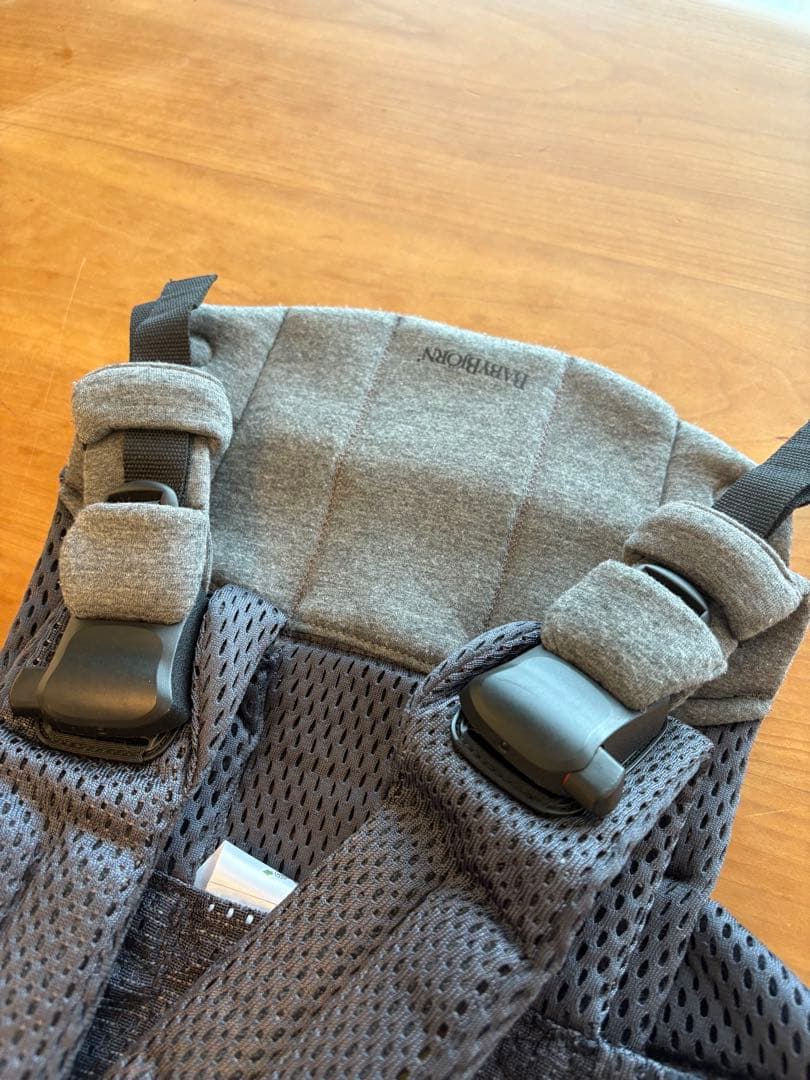 美品！ベビービョルン 抱っこ紐 ベビーキャリア ハーモニー メッシュ