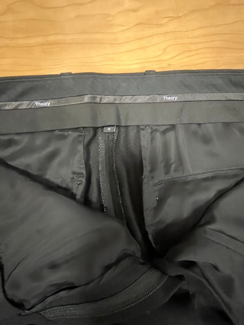 theory／ブラックパンツスーツ