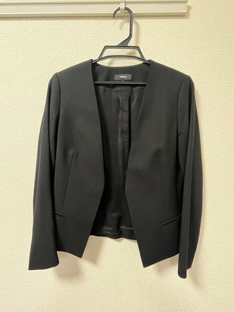 theory／ブラックパンツスーツ