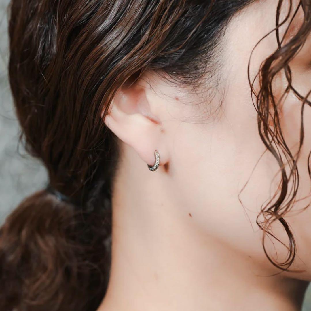 HUMETE ’CLASSIC’ PIERCED EARRINGS