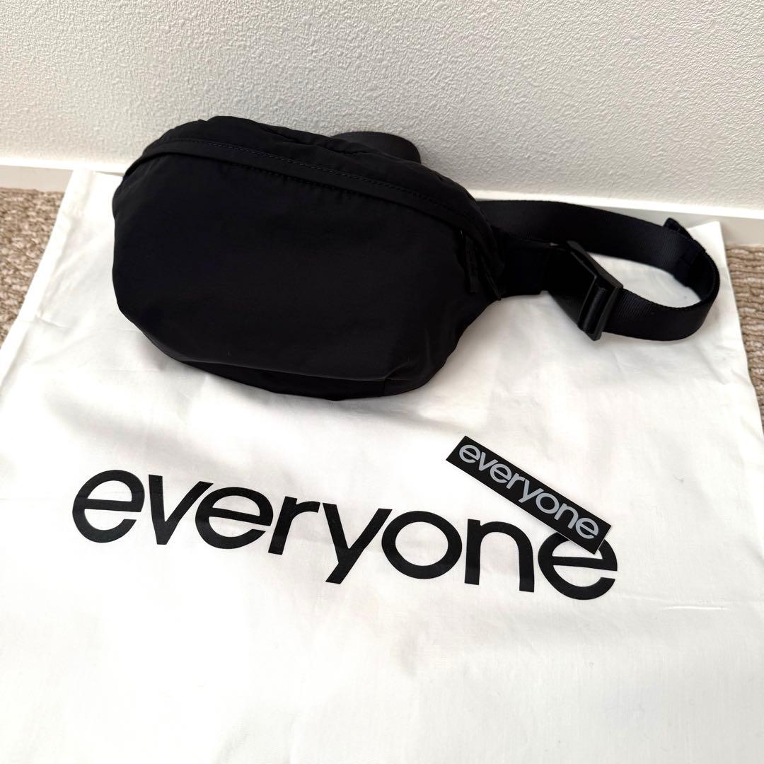 everyone compact waistbag (ショッパー／ステッカー付）