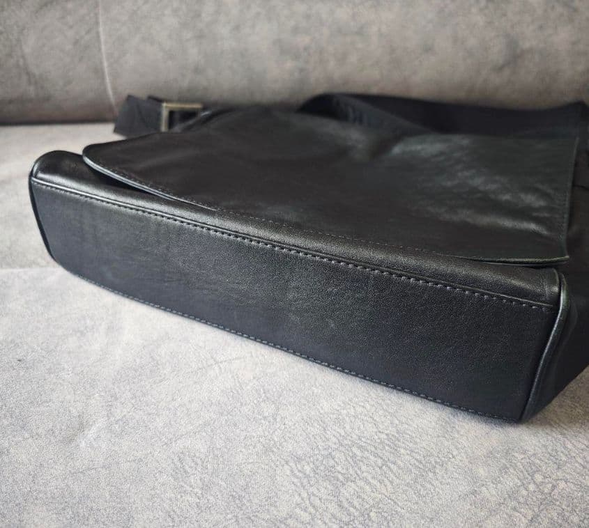 美品 エンポリオアルマーニ メッセンジャーバッグ