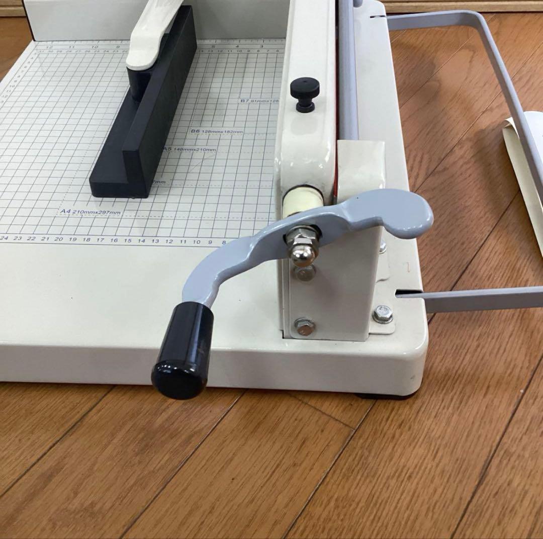 大型裁断機　　大型ペーパーカッター(858A4)