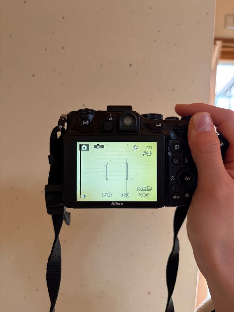 Nikon COOLPIX P7100 コンパクトデジタルカメラ　充電器付き