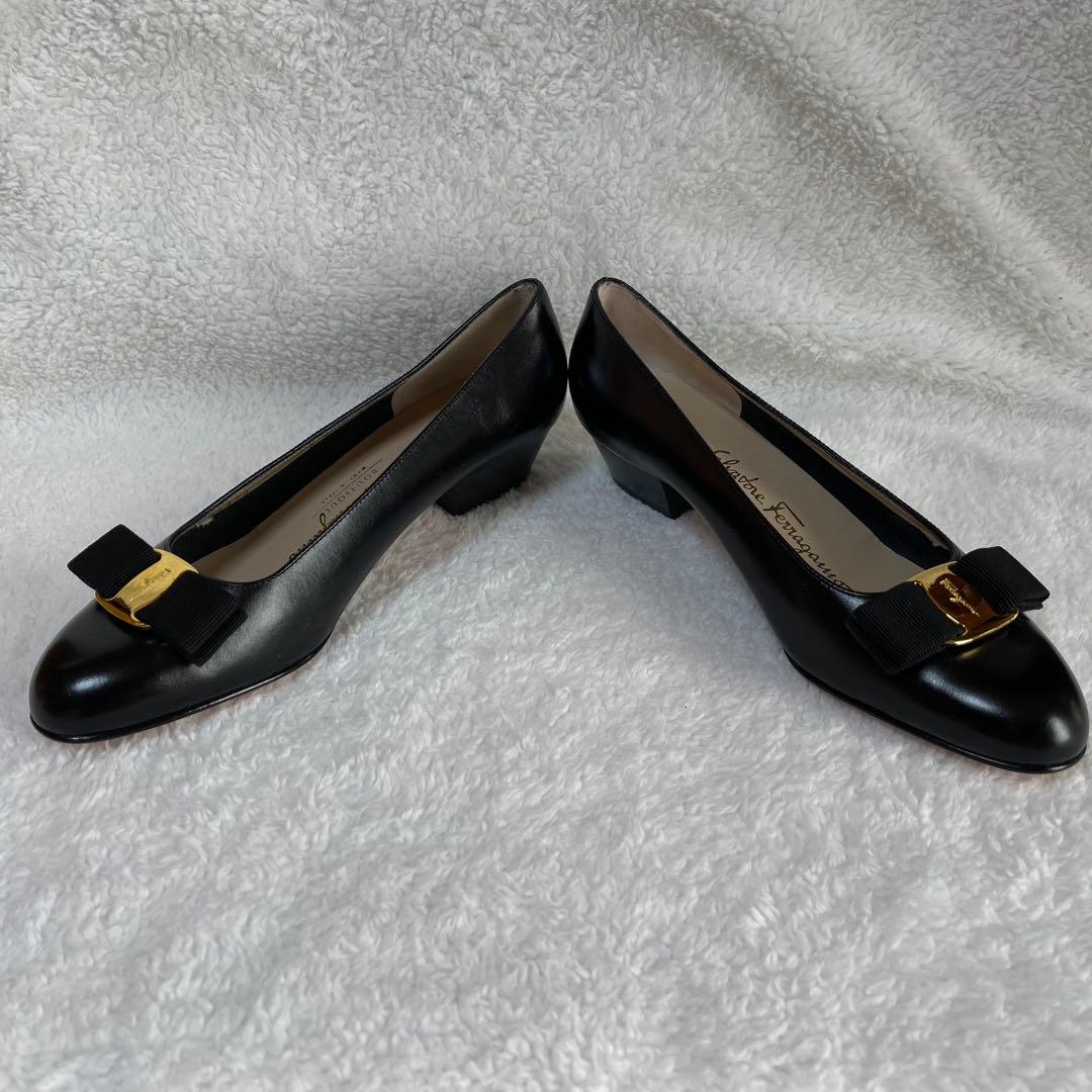 未使用 サルヴァトーレ フェラガモ パンプス ヴァラ リボン ブラック