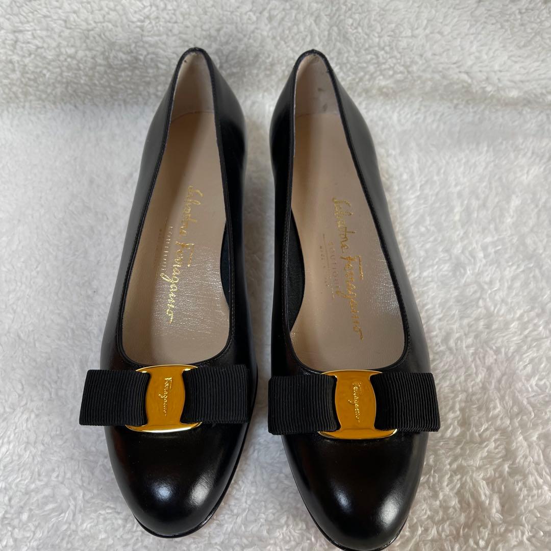 未使用 サルヴァトーレ フェラガモ パンプス ヴァラ リボン ブラック