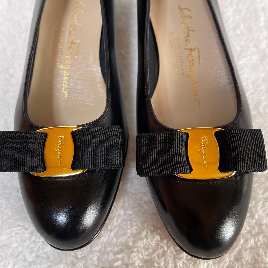 未使用 サルヴァトーレ フェラガモ パンプス ヴァラ リボン ブラック