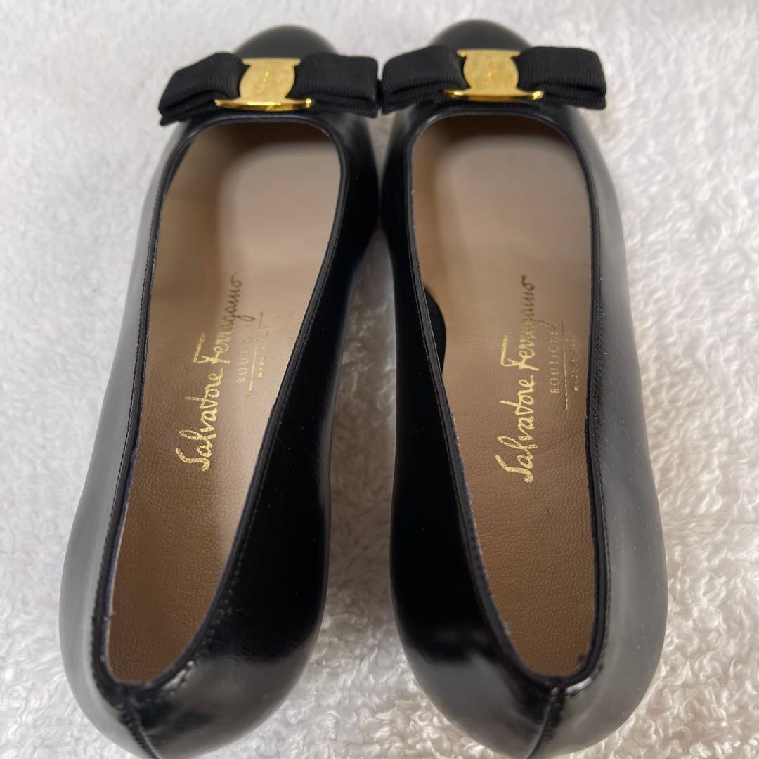 未使用 サルヴァトーレ フェラガモ パンプス ヴァラ リボン ブラック
