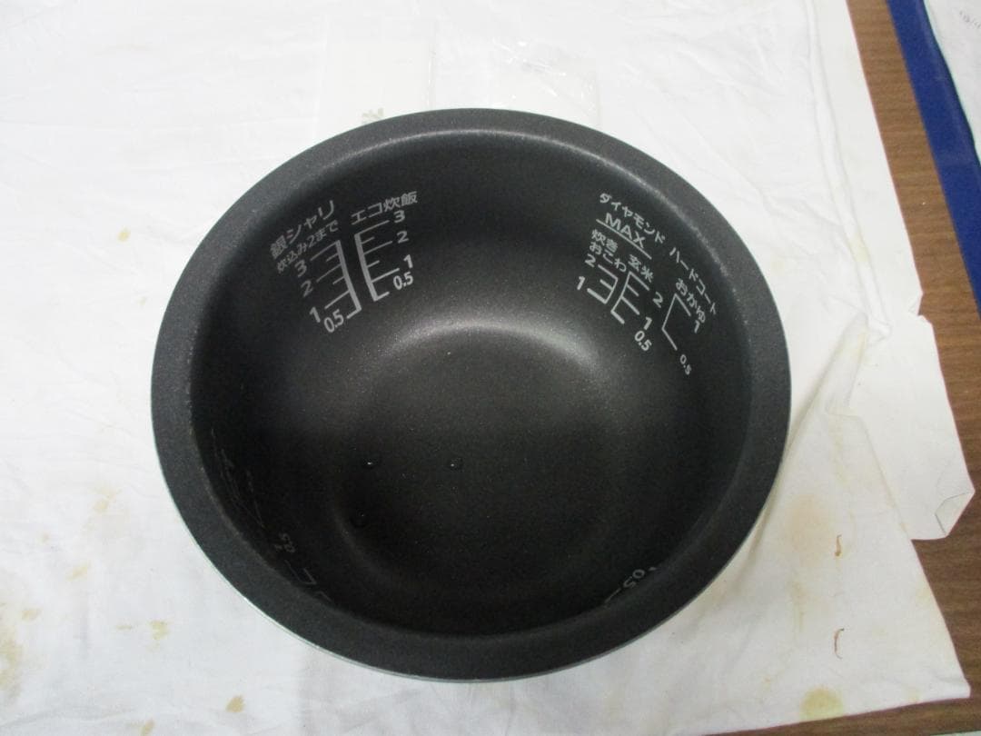 赤いデジタル炊飯器 予約機能付き