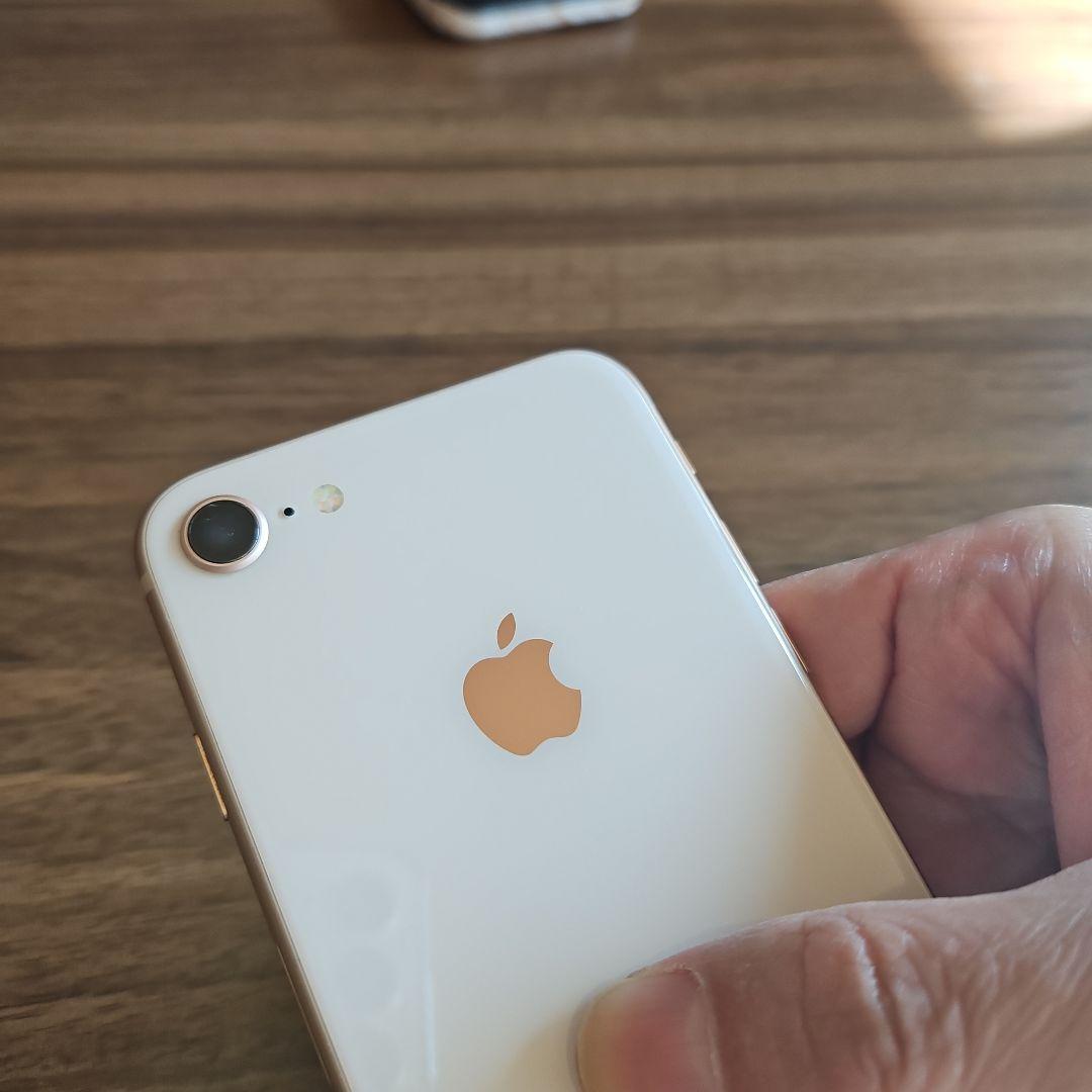 L*）様 iPhone8 64GB ゴールド au SIMロック解除済