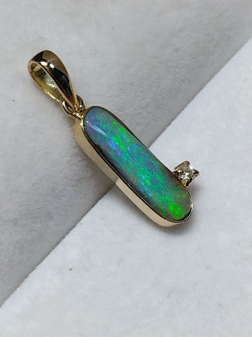 専用◆k18プチボルダーオパール、ダイヤモンドつきペンダントトップ