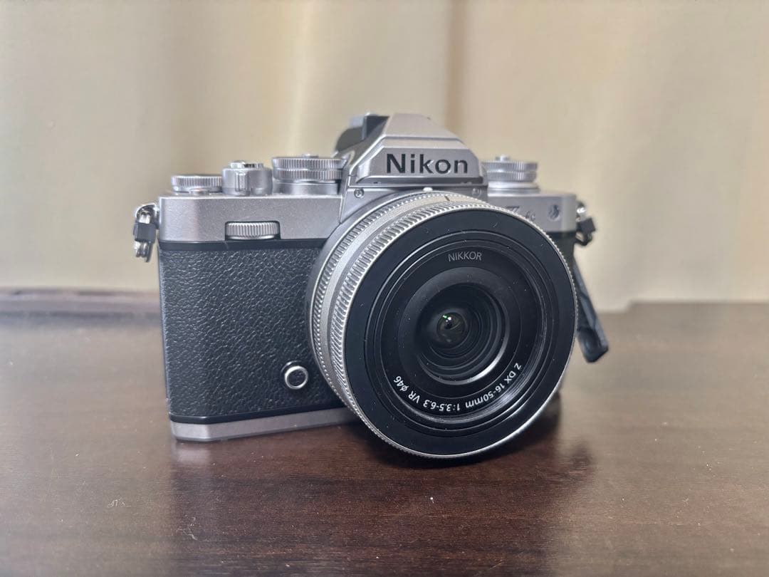 Nikon Z fc 16-50 VR レンズキット シルバー グリップ付き