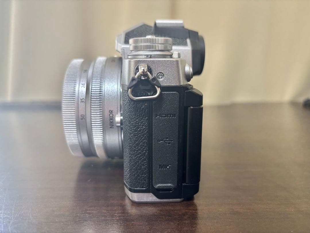 Nikon Z fc 16-50 VR レンズキット シルバー グリップ付き