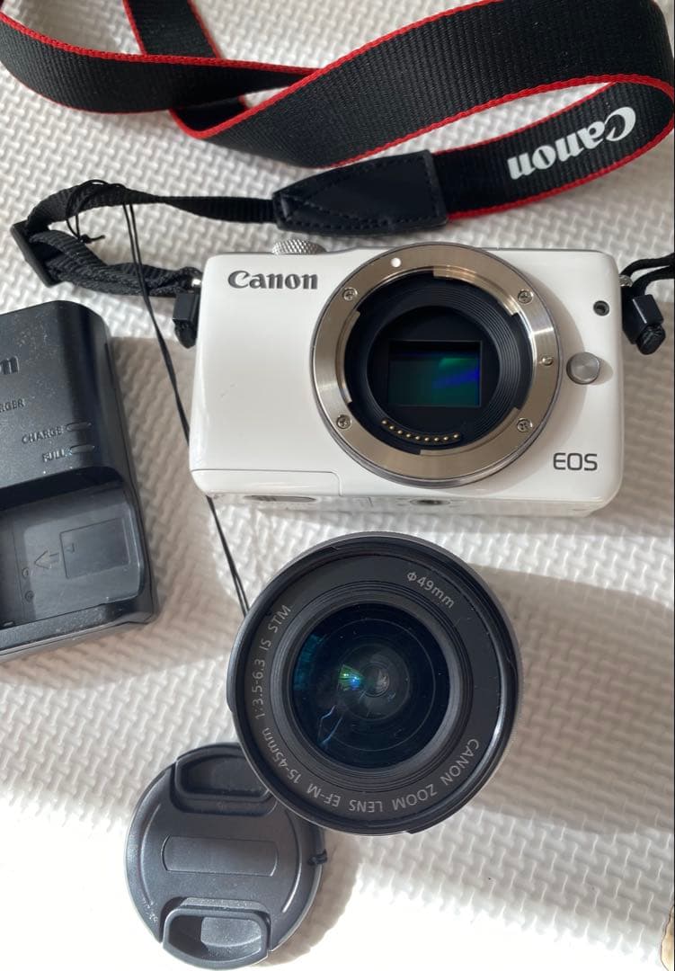 ミラーレス一眼 EOS M10