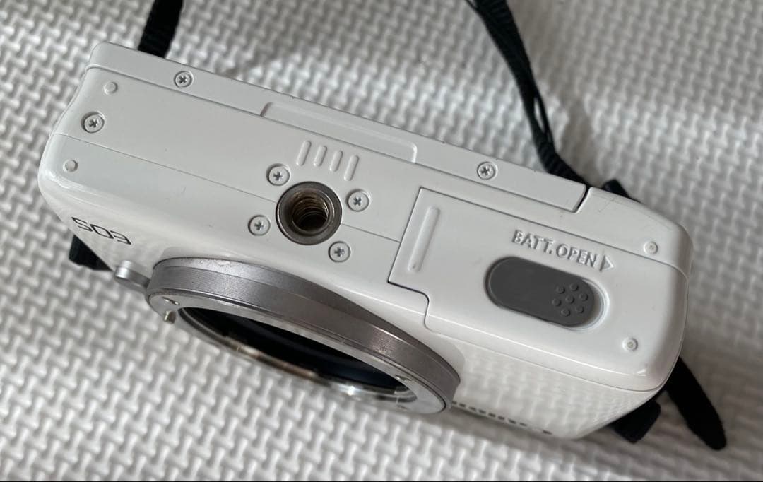 ミラーレス一眼 EOS M10