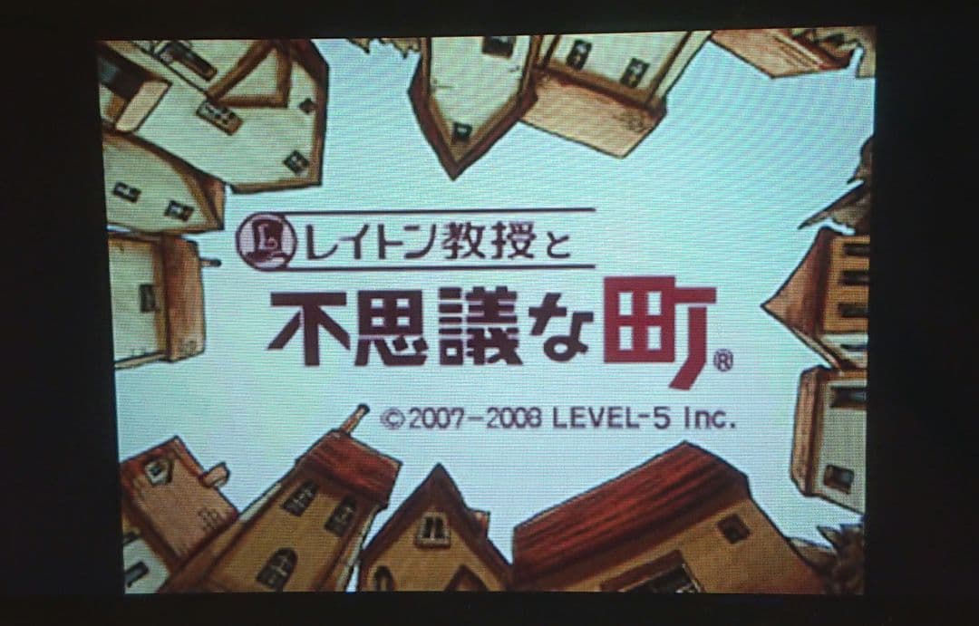 レア ドコモ docomo P906i ホワイト ガラケー ガンダム アプリ多数