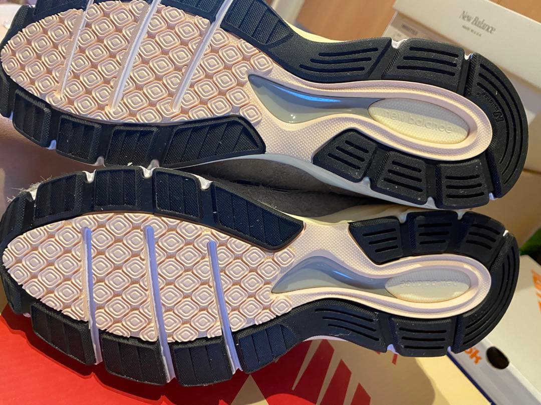 靴 new balance990V4