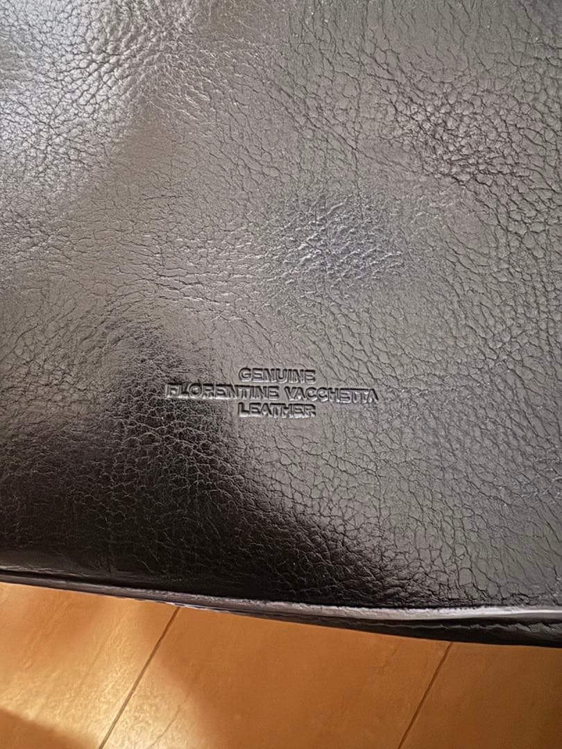 ボルドリーニセレリア　黒レザー トートバッグ 赤内装　底鋲あり