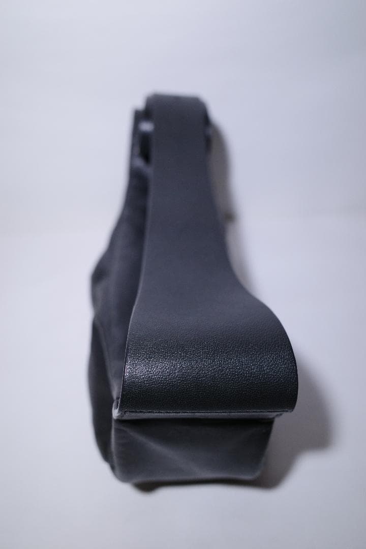 COS レザー プリーツベルトバッグ ブラック