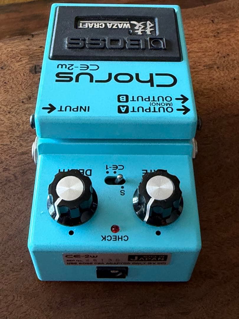 BOSS コーラスエフェクター CE-2w