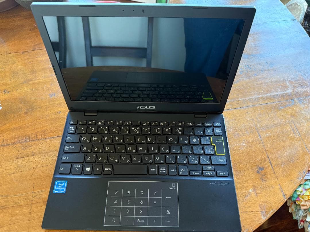 ASUS VivoBook E210MA-GJ001B ノートパソコン