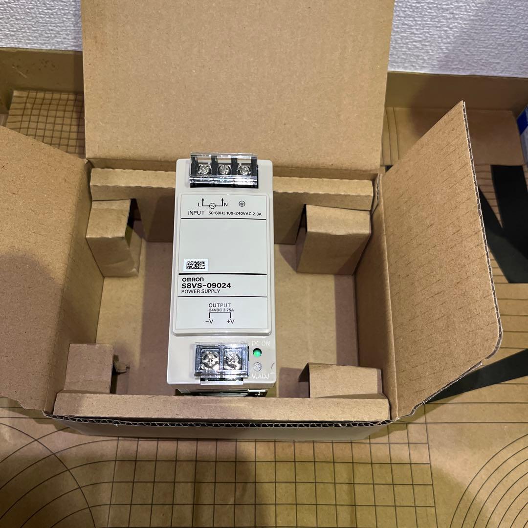 6個セット　OMRON製の24V電源ユニット、取扱説明書付き。