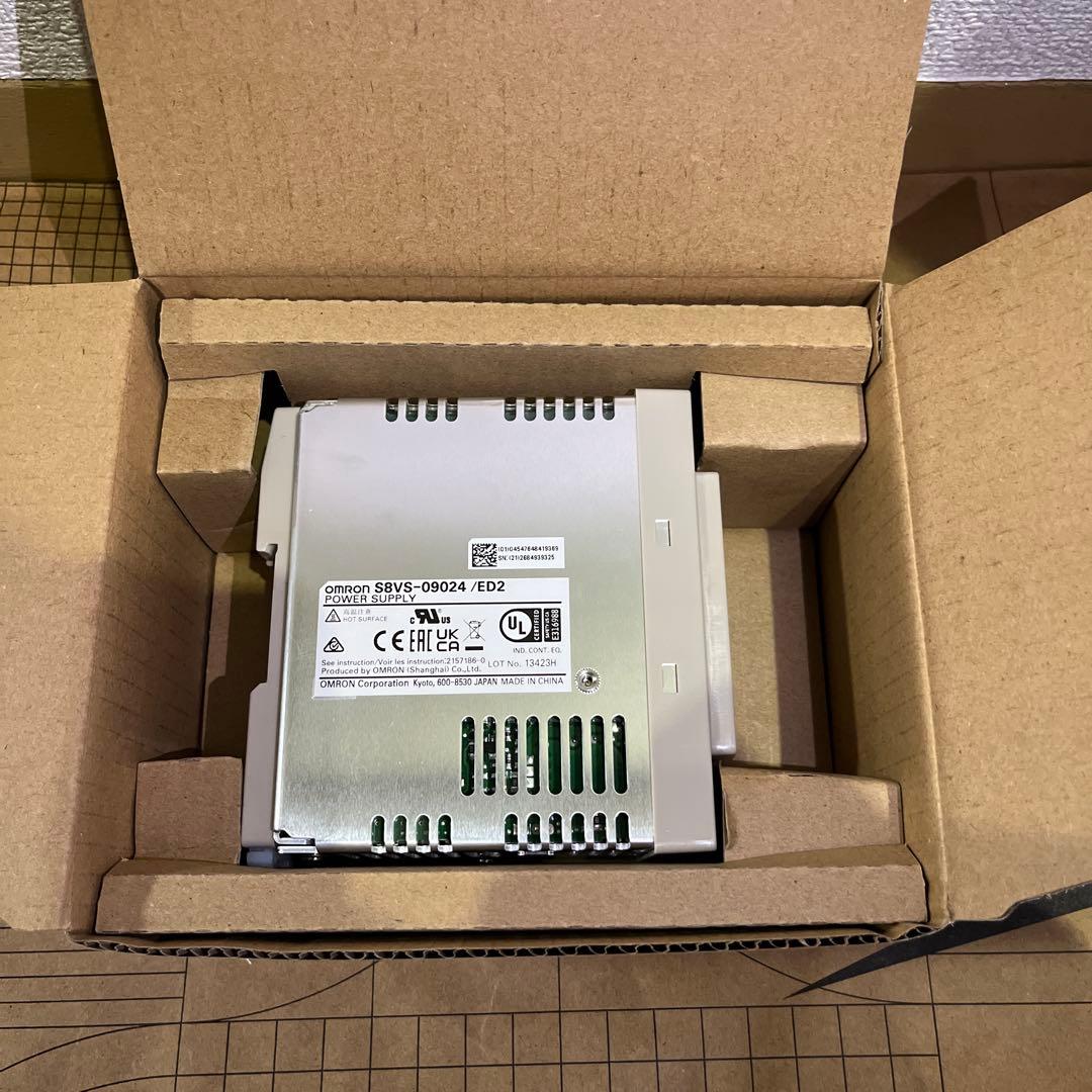 6個セット　OMRON製の24V電源ユニット、取扱説明書付き。