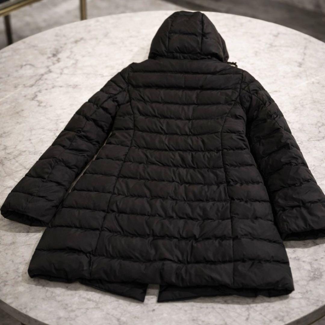 【最終価格】ロゴワッペン付フード付ロングミドル丈ブラックダウンMONCLER