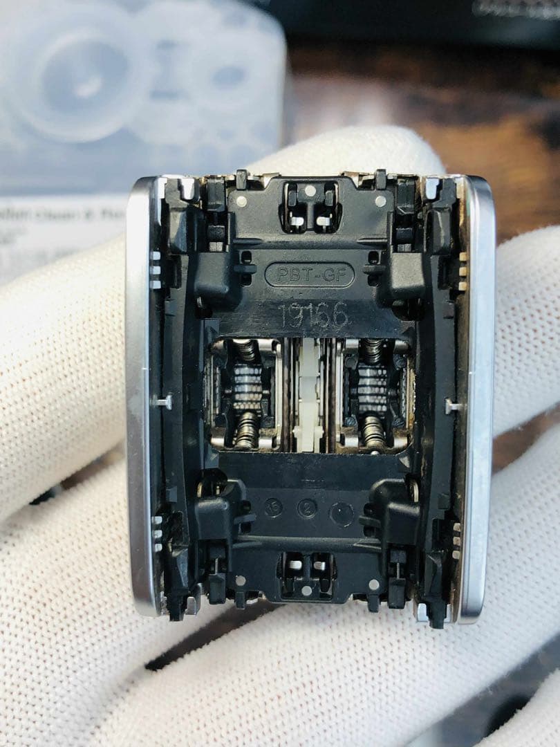 【美品】BRAUN Series 8 8390ccブラウンメンズ電気シェーバー