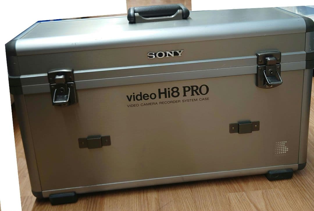 ■【ケース・AC付】SONY　CCD-V5000 Video Hi8PROカメラ