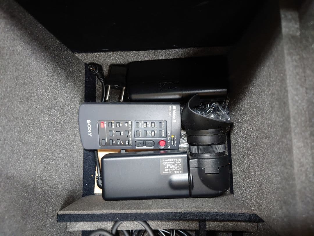 ■【ケース・AC付】SONY　CCD-V5000 Video Hi8PROカメラ