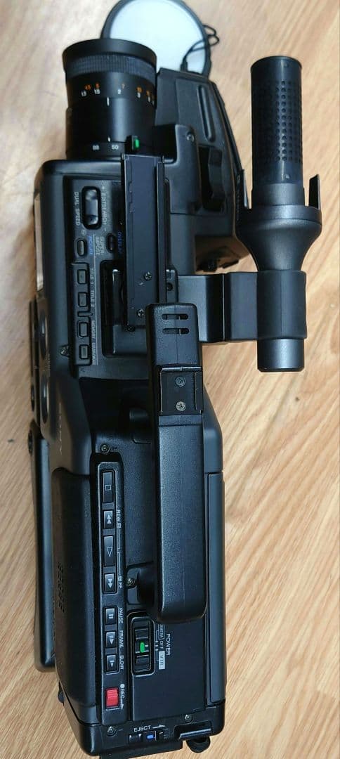 ■【ケース・AC付】SONY　CCD-V5000 Video Hi8PROカメラ