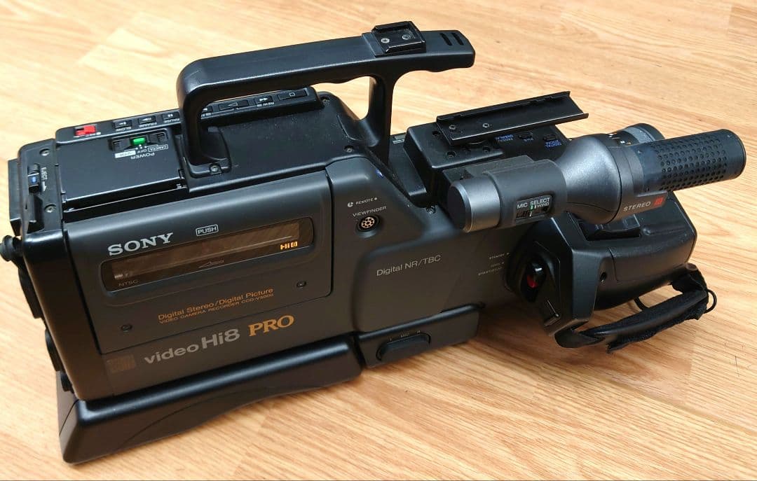 ■【ケース・AC付】SONY　CCD-V5000 Video Hi8PROカメラ