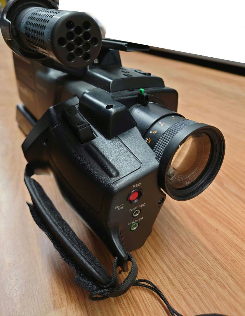 ■【ケース・AC付】SONY　CCD-V5000 Video Hi8PROカメラ