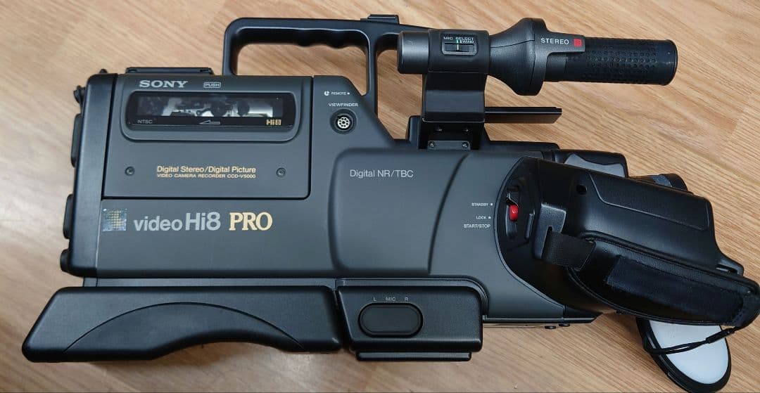 ■【ケース・AC付】SONY　CCD-V5000 Video Hi8PROカメラ