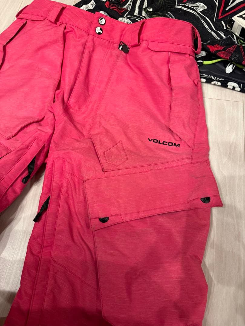 &*i様 VOLCOM スノーボードウェア メンズ上下セットM〜L相当