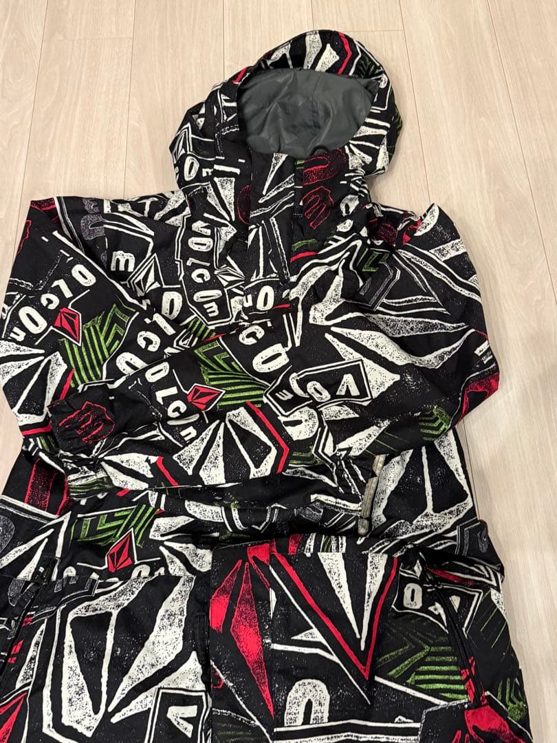 &*i様 VOLCOM スノーボードウェア メンズ上下セットM〜L相当