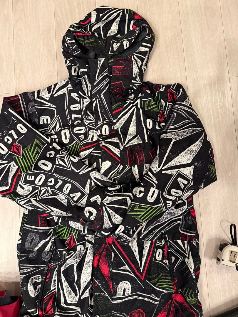 &*i様 VOLCOM スノーボードウェア メンズ上下セットM〜L相当