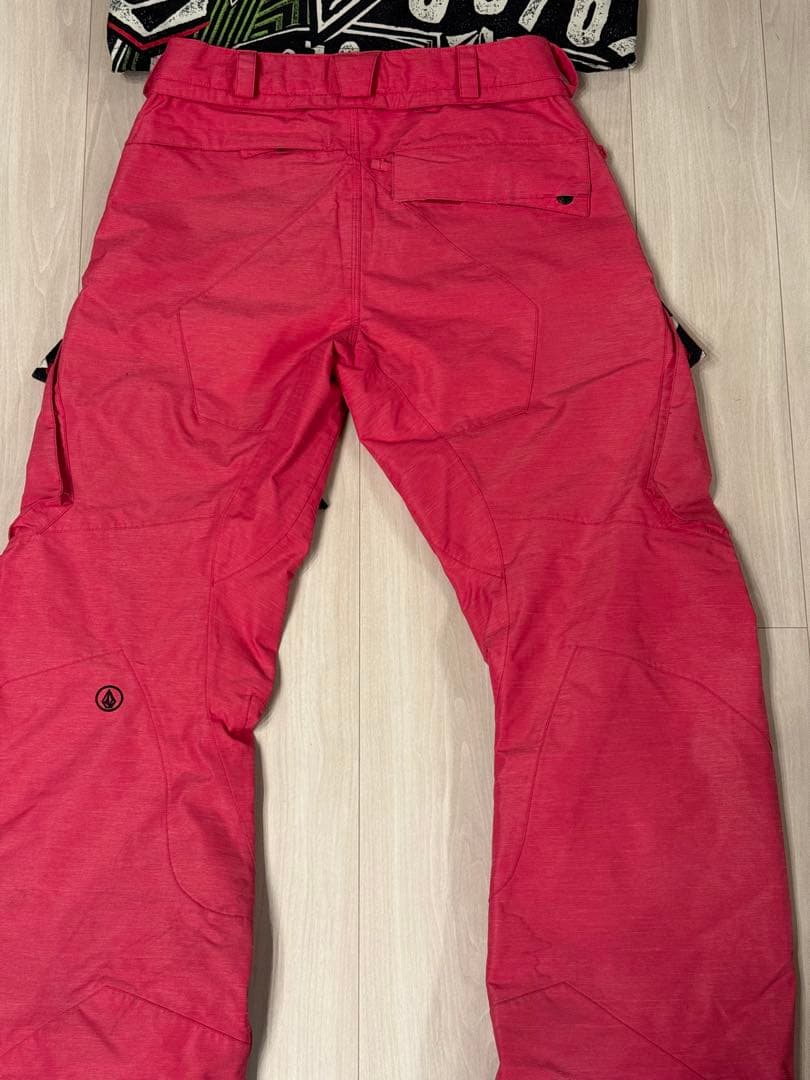 &*i様 VOLCOM スノーボードウェア メンズ上下セットM〜L相当