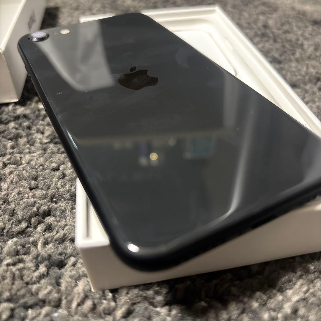 Apple iPhone SE (第2世代) ブラック 本体