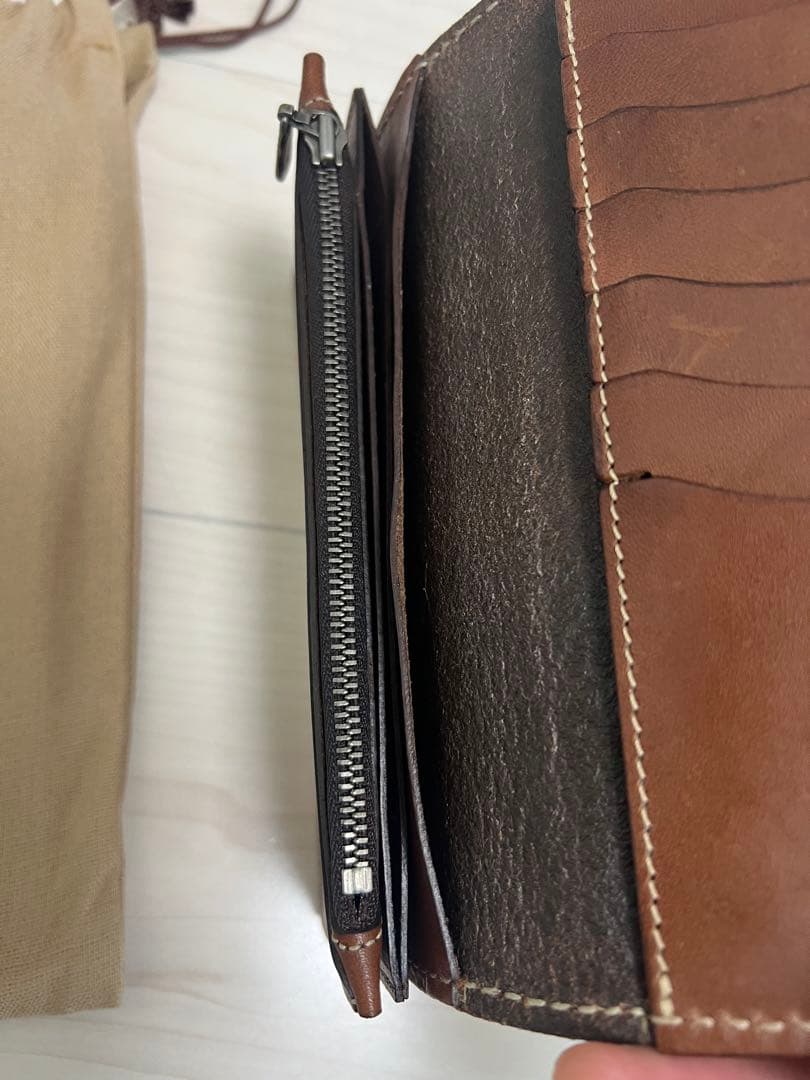 これからエイジングが楽しめる高級レザー！FUNNY長財布カービングモデル！